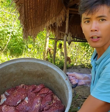 Sang Vlog từ bỏ &yacute; định kinh doanh thịt tr&acirc;u g&aacute;c bếp v&igrave; l&yacute; do bất ngờ - Ảnh 2.