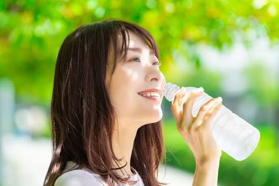 Uống tr&agrave; sữa, c&agrave; ph&ecirc; kiểu n&agrave;y chẳng kh&aacute;c n&agrave;o 