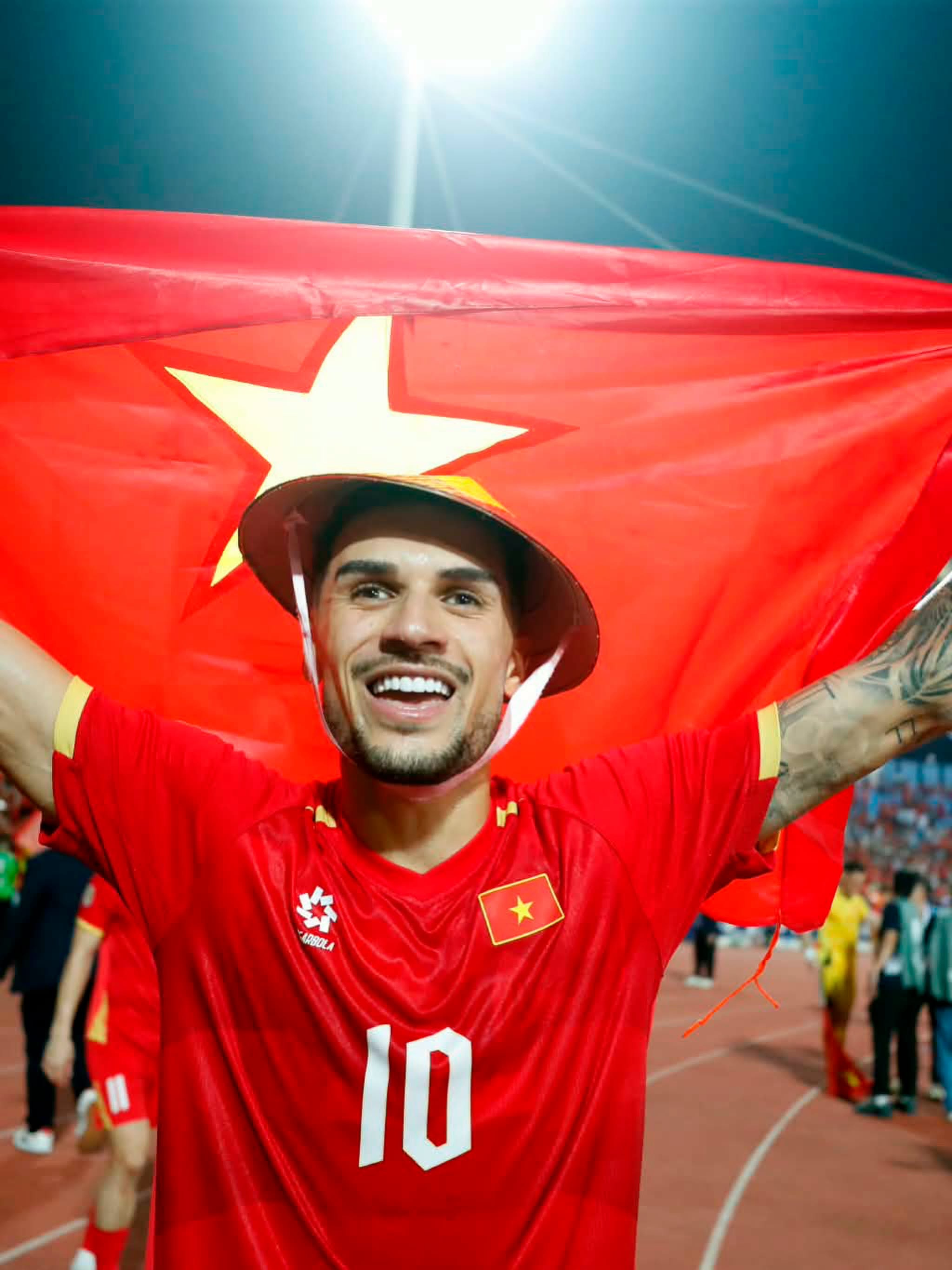 Đỗ Ho&agrave;ng H&ecirc;n: H&agrave;nh tr&igrave;nh từ boy phố đến cầu thủ nổi bật tại Việt Nam - Ảnh 10.