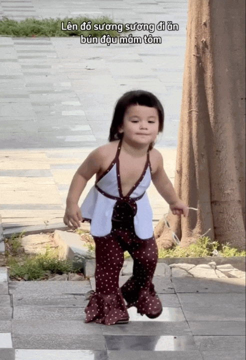 Bé Cốm - con gái Long Chun được ba