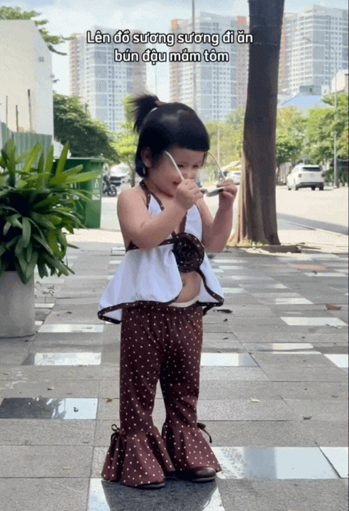 Bé Cốm - con gái Long Chun được ba