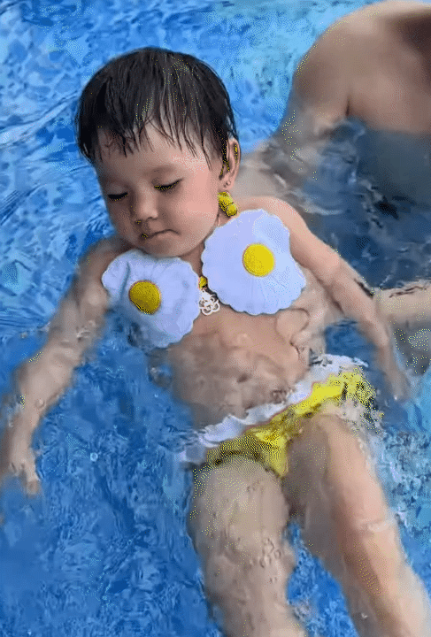 Bé Cốm - con gái Long Chun được ba