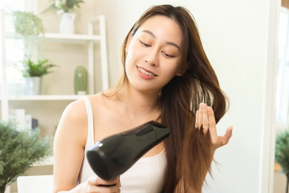 Chỉ gội đầu th&ocirc;i chưa đủ: Muốn t&oacute;c thơm l&acirc;u, da đầu khỏe đẹp trước buổi hẹn h&ograve;, đừng bỏ qua 5 bước n&agrave;y - Ảnh 5.