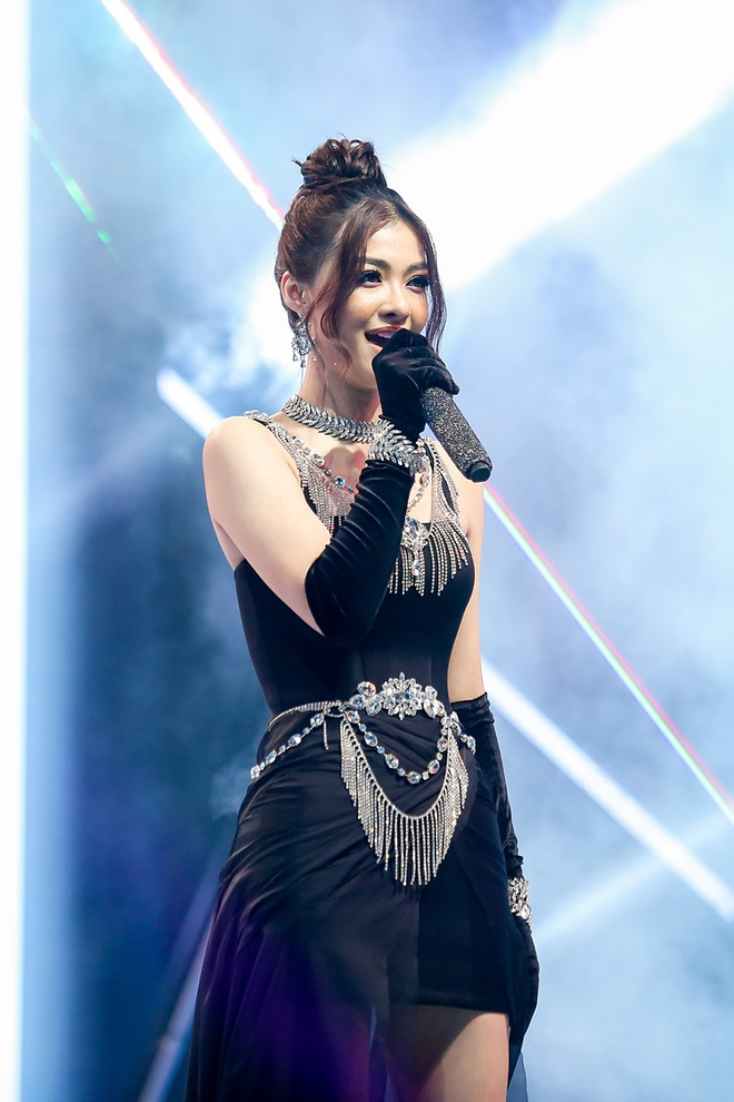 Lona Kiều Loan được khen b&ugrave;ng nổ visual, nghi vấn 