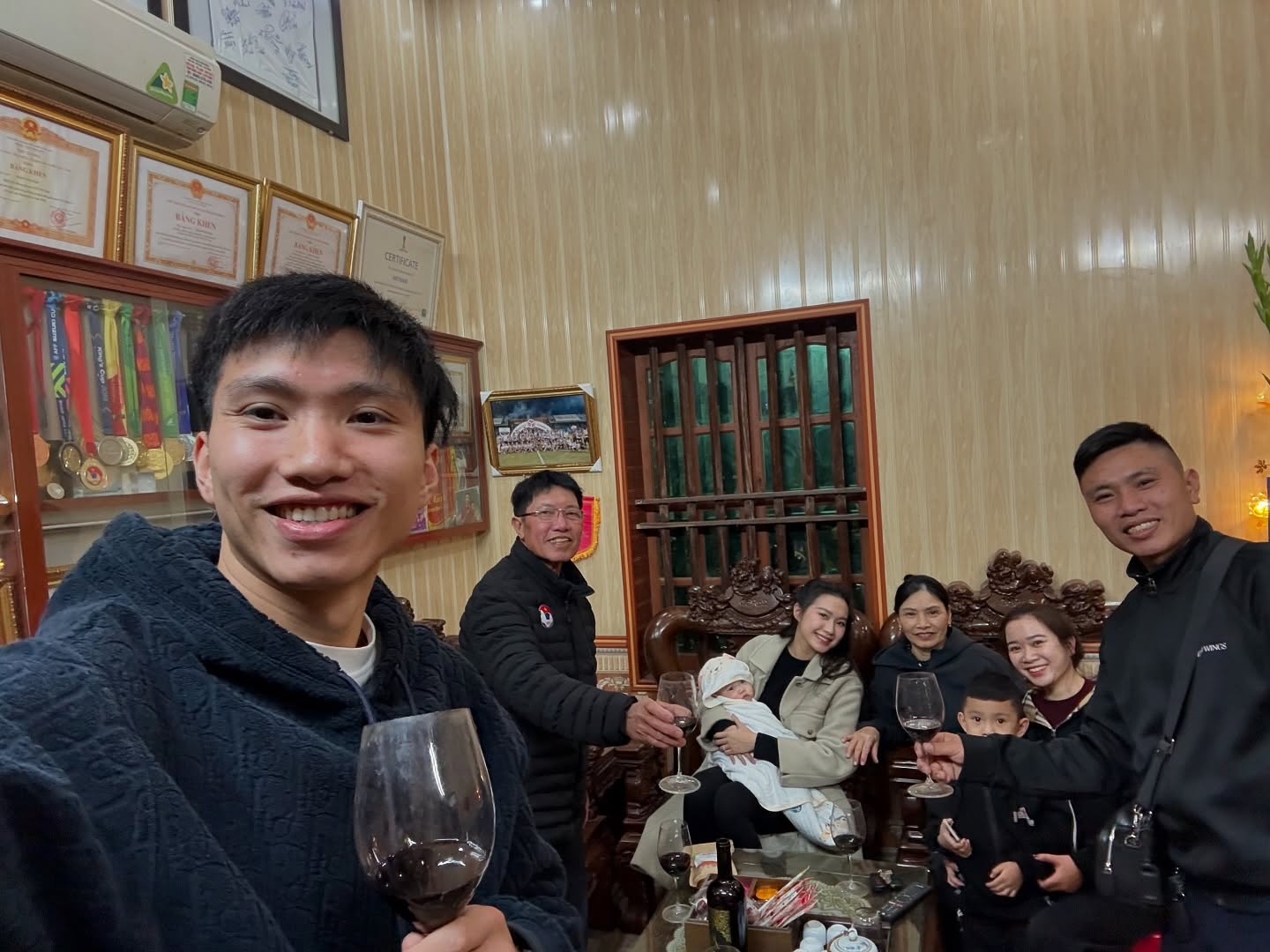 Căn nhà giản dị của Đoàn Văn Hậu ở quê: Ký ức tuổi thơ và gia đình - Ảnh 4. Căn nhà giản dị của Đoàn Văn Hậu ở quê: Ký ức tuổi thơ và gia đình - Ảnh 4.