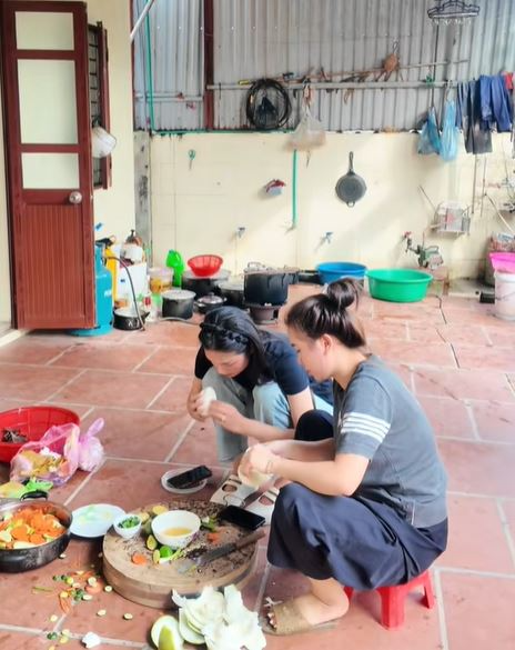 Căn nhà giản dị của Đoàn Văn Hậu ở quê: Ký ức tuổi thơ và gia đình - Ảnh 9. Căn nhà giản dị của Đoàn Văn Hậu ở quê: Ký ức tuổi thơ và gia đình - Ảnh 9.