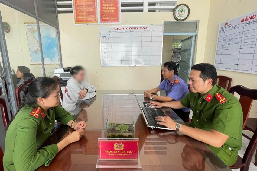 Ch&aacute;u g&aacute;i SN 2005 trộm 1 , 1 tỷ đồng của d&igrave; để đầu tư tiền ảo - Ảnh 1.