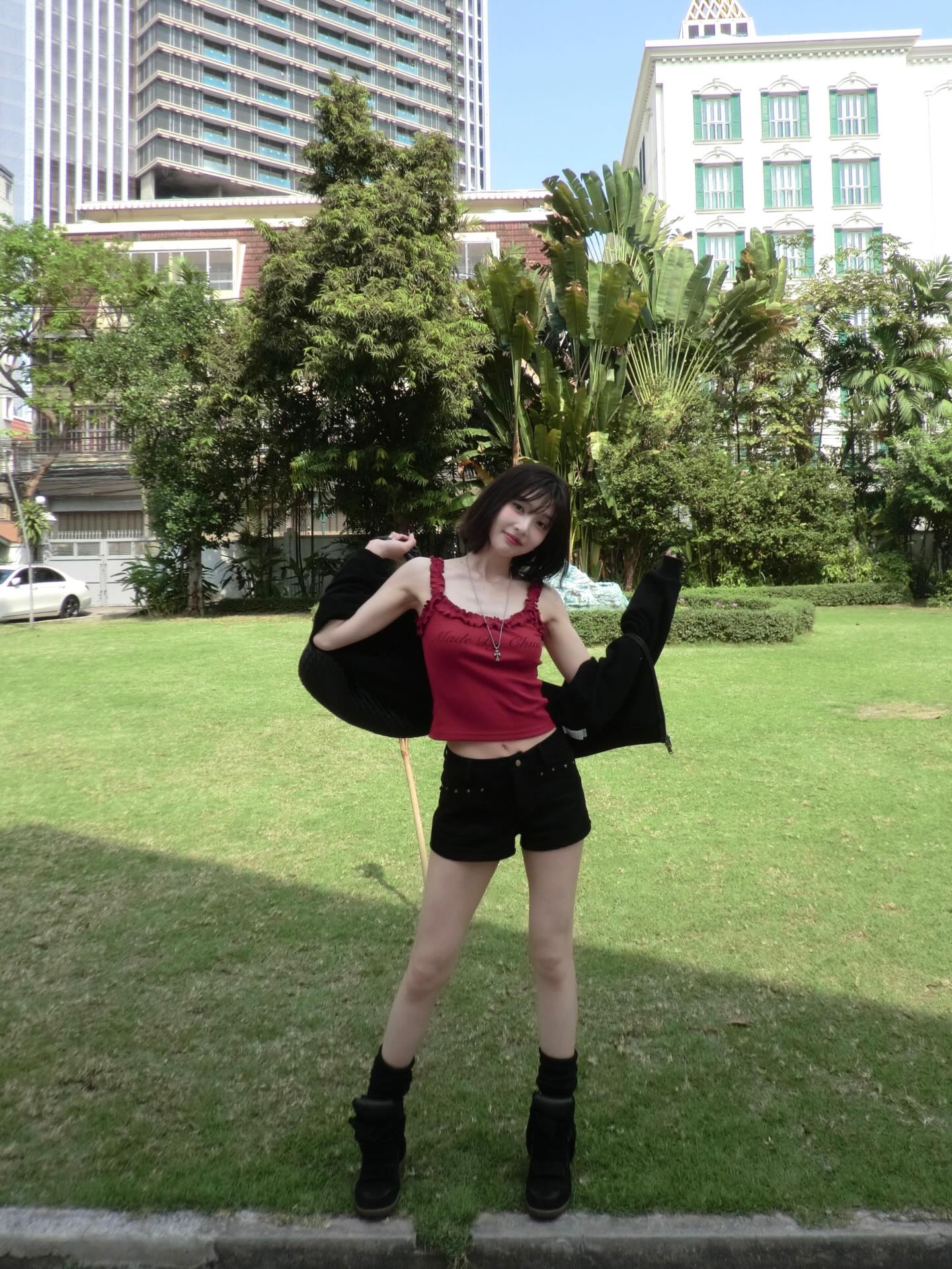 Phụ nữ c&agrave;ng lớn tuổi c&agrave;ng slay: Mỹ nh&acirc;n showbiz bung lụa ở ngưỡng 30+, body quyến rũ, diện đồ g&igrave; cũng cuốn th&ocirc;i rồi- Ảnh 2.