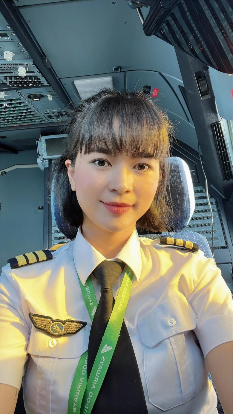 Nữ phi c&ocirc;ng đầu ti&ecirc;n của Bamboo Airways: Diệu Th&uacute;y v&agrave; h&agrave;nh tr&igrave;nh chinh phục bầu trời - Ảnh 3.