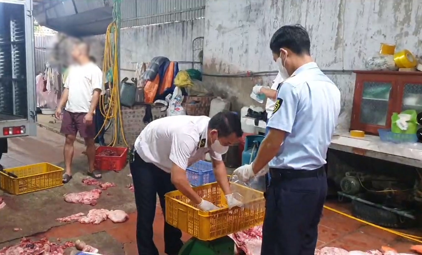 Gần 1 tấn thịt lợn chết bị ph&aacute;t hiện tại Hưng Y&ecirc;n: Vi phạm an to&agrave;n thực phẩm - Ảnh 3.