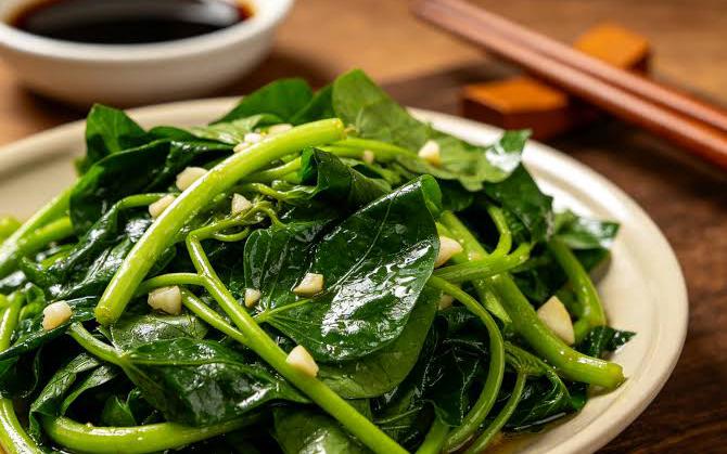 Loại rau được bác sĩ tim mạch Mỹ khuyên ăn mỗi ngày, ở Việt Nam ra chợ là thấy - Ảnh 2.