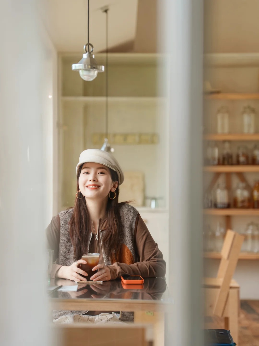 Có tiền, có nghề, có bạn bè và một nơi để trở về: Đây mới là kiểu “giàu” phụ nữ nên tích lũy - Ảnh 1.