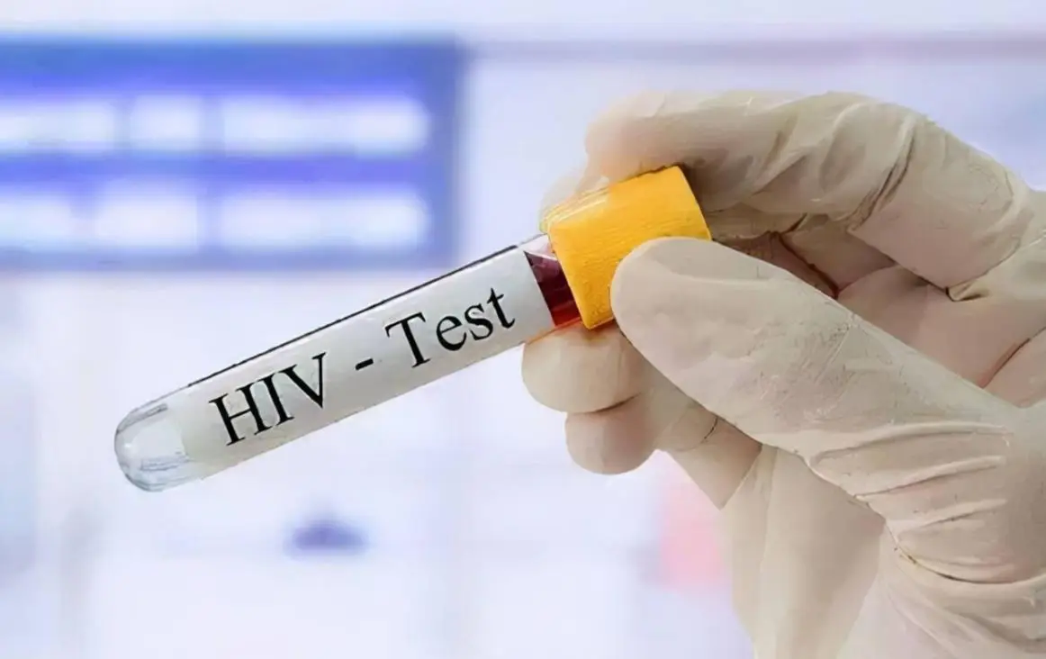 Người đ&agrave;n &ocirc;ng bất ngờ nhiễm HIV, nguy&ecirc;n nh&acirc;n được cho l&agrave; từ một th&oacute;i quen rất nhiều người c&oacute; - Ảnh 1.
