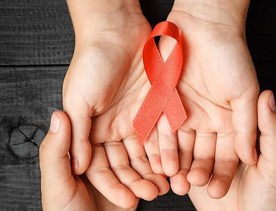 Người đ&agrave;n &ocirc;ng bất ngờ nhiễm HIV, nguy&ecirc;n nh&acirc;n được cho l&agrave; từ một th&oacute;i quen rất nhiều người c&oacute; - Ảnh 4.