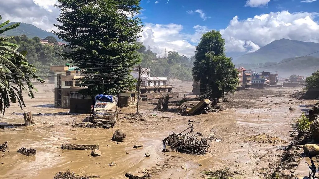 Điều kỳ diệu giữa lũ qu&eacute;t Nepal 2026 một căn nh&agrave; vững ch&atilde;i giữa đống đổ n&aacute;t - Ảnh 5.