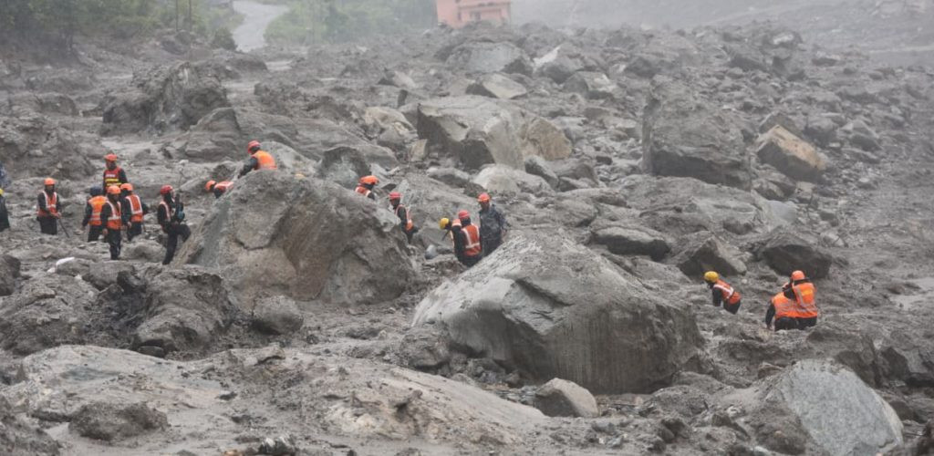 898 Công nhân mất tích sau lũ quét ở Nepal: Cuộc khủng hoảng nhân đạo nghiêm trọng - Ảnh 1. 898 Công nhân mất tích sau lũ quét ở Nepal: Cuộc khủng hoảng nhân đạo nghiêm trọng - Ảnh 1.