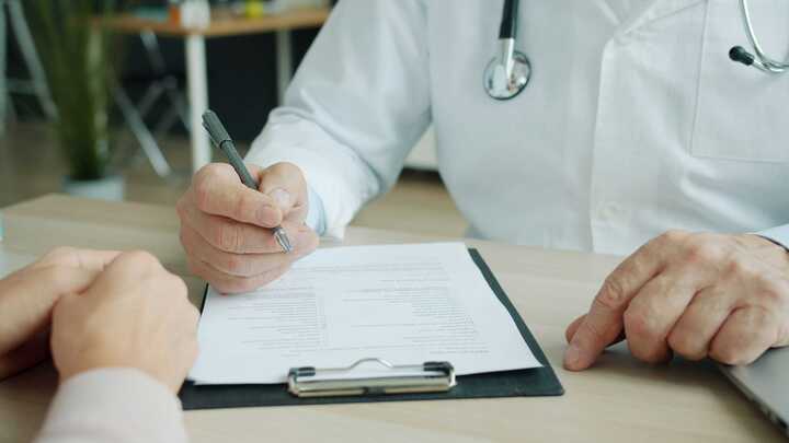 V&igrave; sao chữ b&aacute;c sỹ xấu lại trở th&agrave;nh thương hiệu to&agrave;n cầu trong gi&aacute;o dục y khoa hiện nay - Ảnh 3.