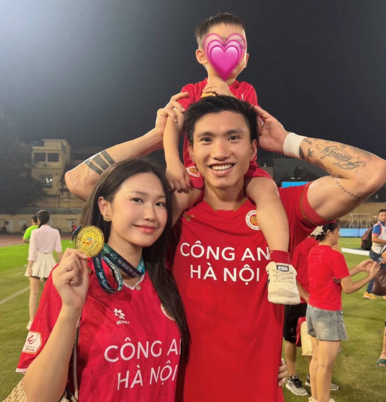 Chu Thanh Huyền rạng rỡ b&ecirc;n Do&atilde;n Hải My trong ng&agrave;y CAHN v&ocirc; địch Si&ecirc;u c&uacute;p quốc gia 2026 - Ảnh 3.