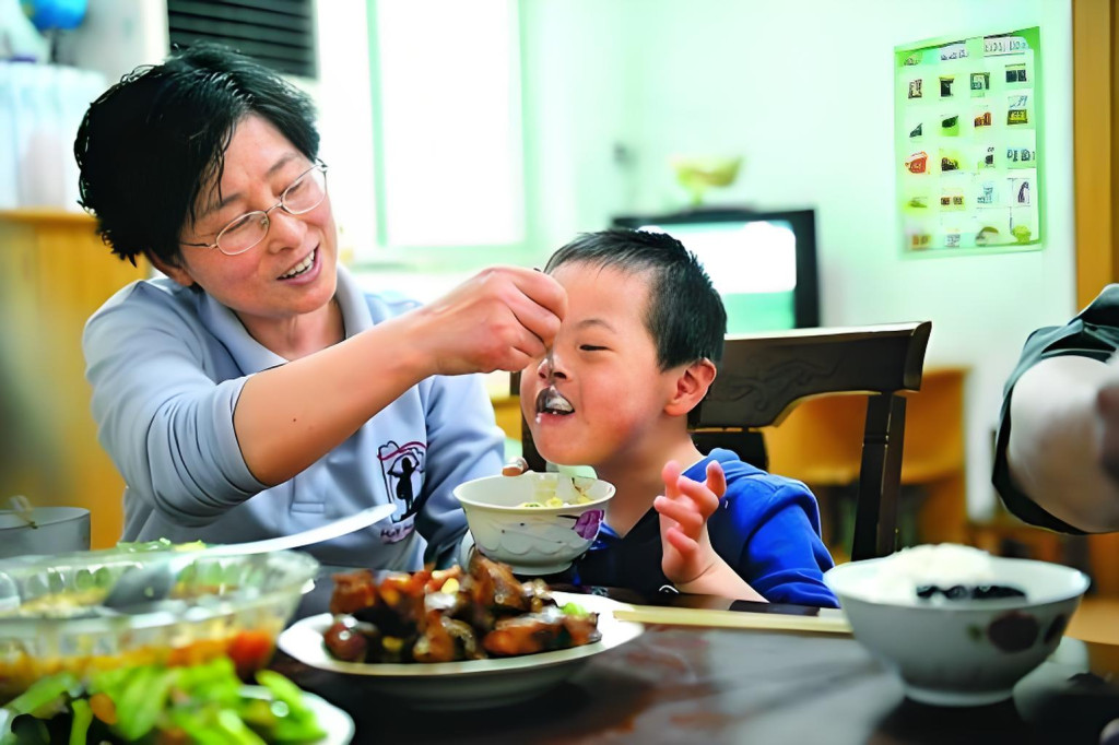 Sự khác biệt giữa trẻ được mẹ nuôi và trẻ được ông bà nuôi lớn trong giáo dục - Ảnh 1. Sự khác biệt giữa trẻ được mẹ nuôi và trẻ được ông bà nuôi lớn trong giáo dục - Ảnh 1.