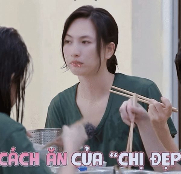 Cách ngọc nữ trăm tỷ đáp trả khi bị chê không