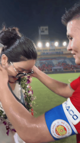 Quang Hải v&agrave; khoảnh khắc ngọt ng&agrave;o với Chu Thanh Huyền sau Si&ecirc;u c&uacute;p Quốc gia 2026 - Ảnh 2.