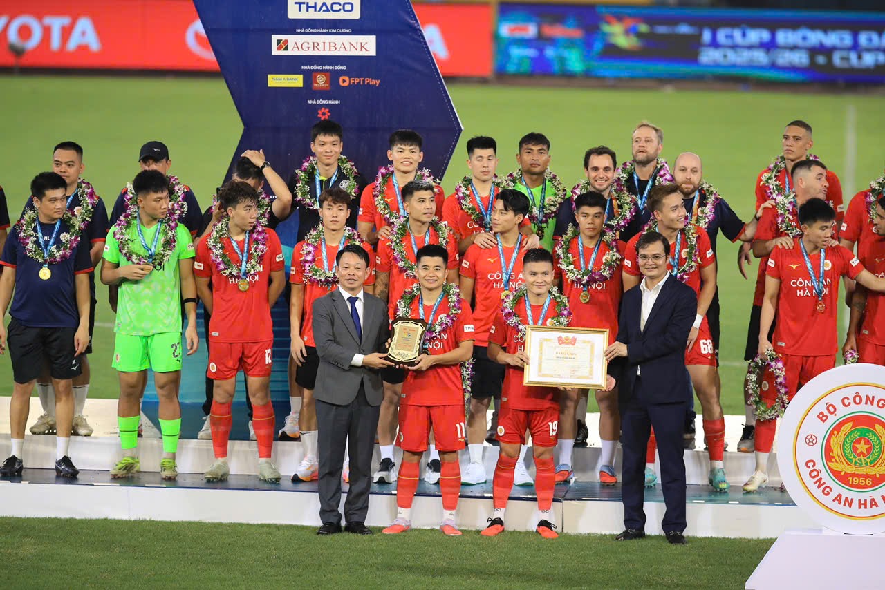 Chu Thanh Huyền rạng rỡ b&ecirc;n Do&atilde;n Hải My trong ng&agrave;y CAHN v&ocirc; địch Si&ecirc;u c&uacute;p quốc gia 2026 - Ảnh 9.