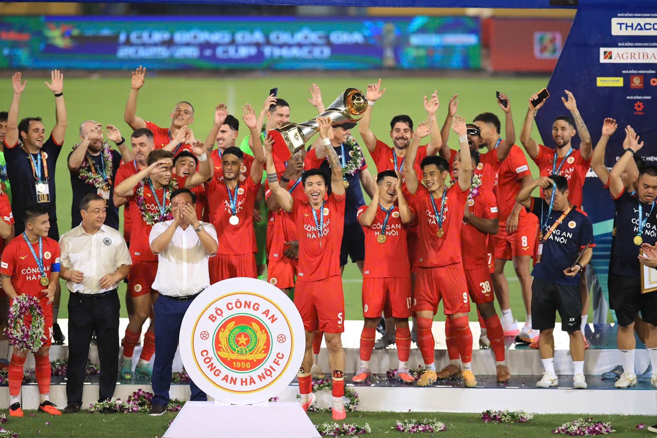 Chu Thanh Huyền rạng rỡ b&ecirc;n Do&atilde;n Hải My trong ng&agrave;y CAHN v&ocirc; địch Si&ecirc;u c&uacute;p quốc gia 2026 - Ảnh 12.