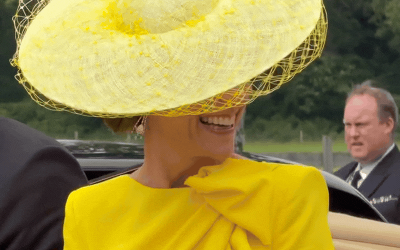 Kate Middleton nổi bật trong bộ v&aacute;y v&agrave;ng tại Royal Ascot 2026 - Ảnh 2.