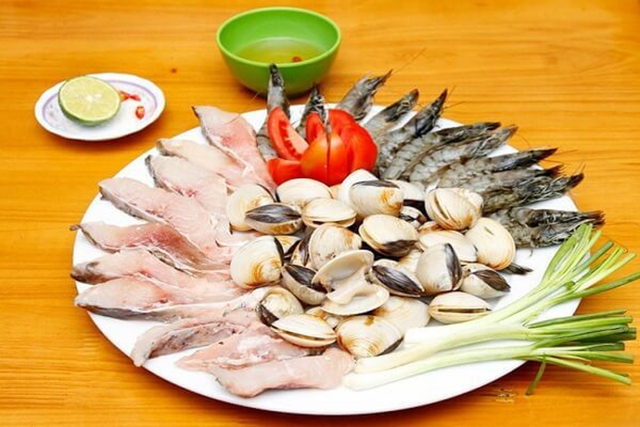 Người đ&agrave;n &ocirc;ng 30 tuổi tử vong v&igrave; m&ecirc; ăn 2 m&oacute;n kho&aacute;i khẩu, b&aacute;c sĩ cảnh b&aacute;o 