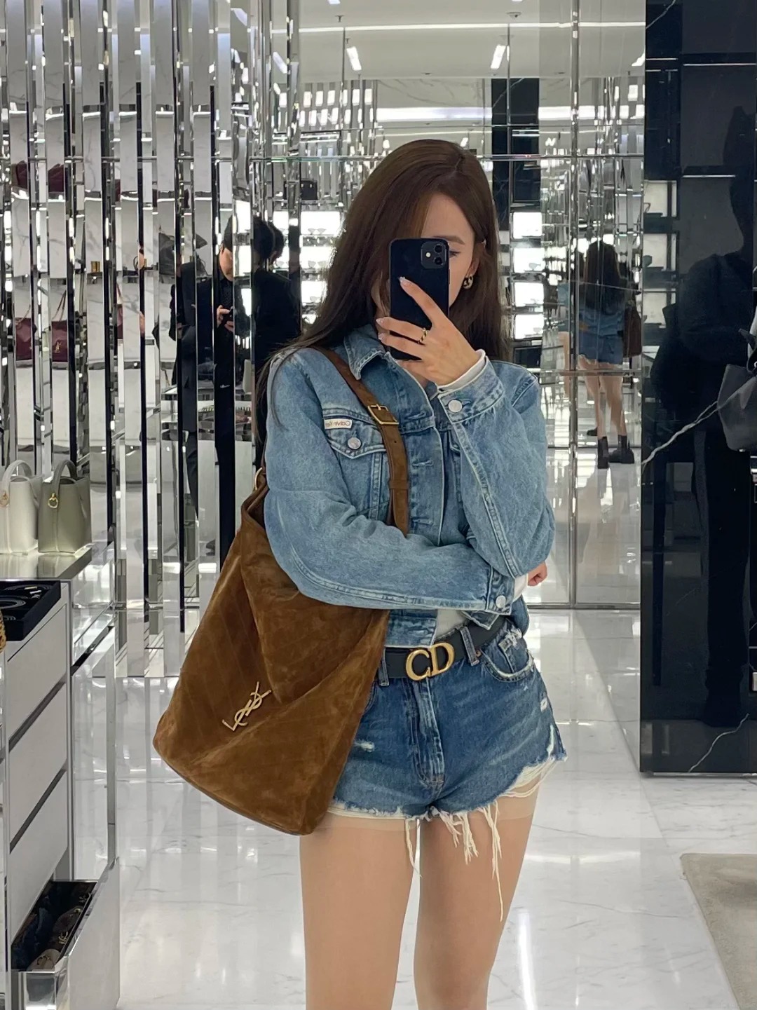 Từ Chanel đến Miu Miu: 5 mẫu t&uacute;i x&aacute;ch được xem l&agrave; khoản đầu tư đ&aacute;ng gi&aacute; nhất - Ảnh 4.