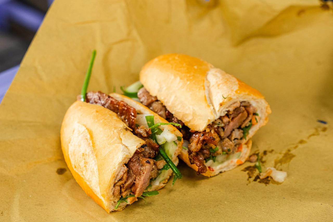 B&aacute;nh m&igrave; Chad Kubanoff ở tp . Hcm: H&agrave;nh tr&igrave;nh từ đầu bếp Mỹ đến m&oacute;n ăn nổi tiếng - Ảnh 13.