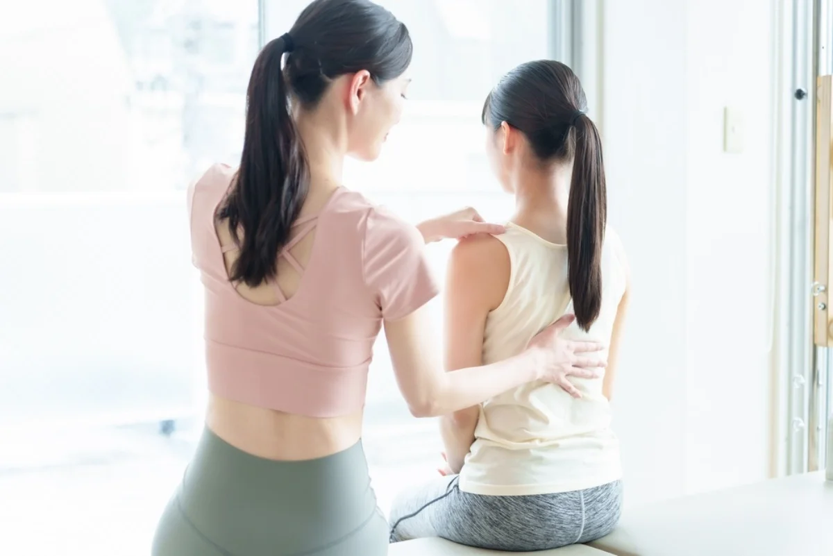 Bờ vai ho&agrave;n hảo của Kim Go-eun v&agrave; Go Yoon-jung g&acirc;y ấn tượng mạnh tr&ecirc;n thảm đỏ: Tiết lộ 4 b&iacute; quyết để sở hữu vai - cổ thanh t&uacute; như thi&ecirc;n nga - Ảnh 3.
