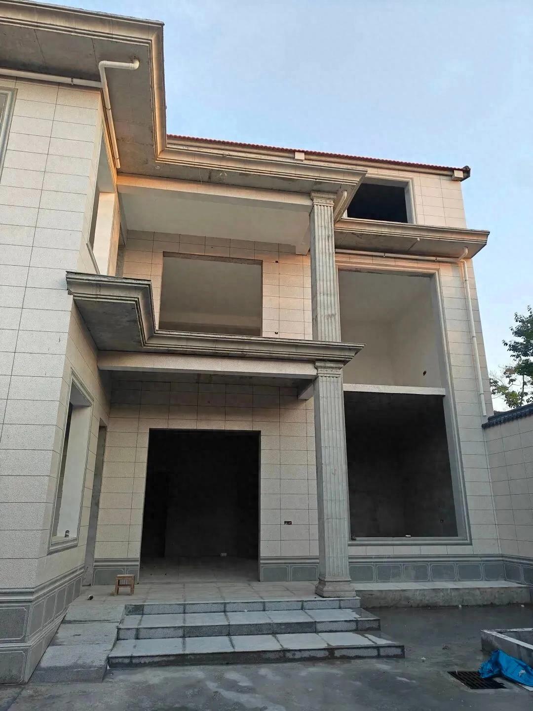 Nghỉ lễ về quê, tôi bất ngờ thấy nhà mới mọc lên khắp làng: Bạn cũ nói 5 lý do khiến tôi phải suy nghĩ - Ảnh 1.