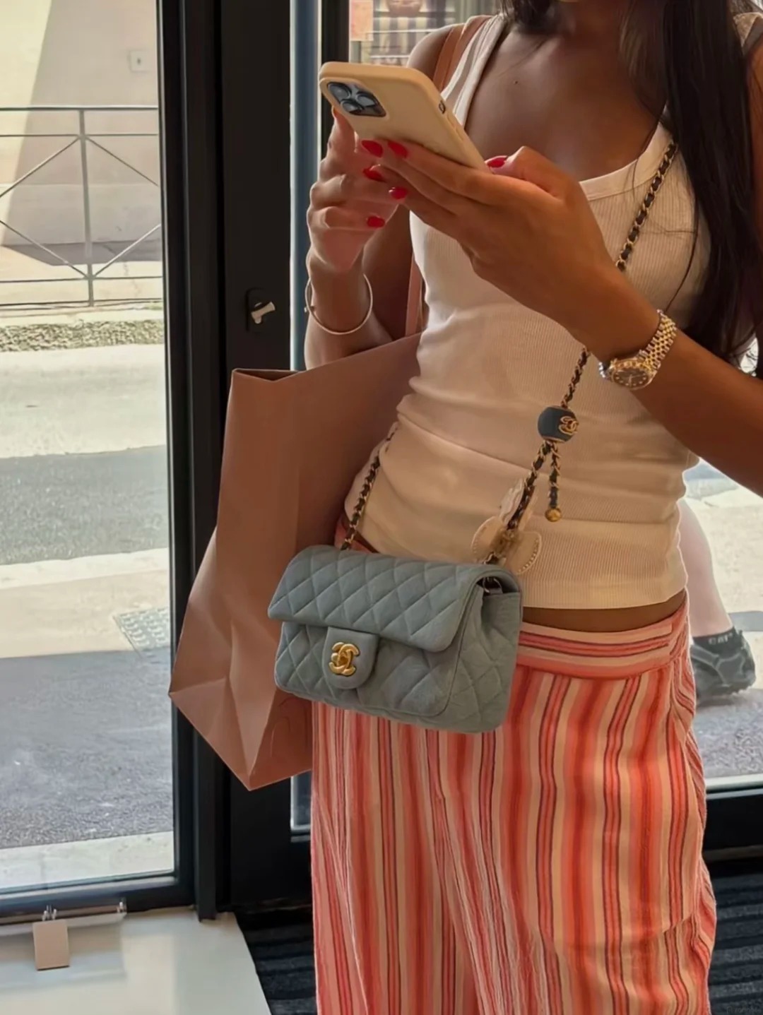 Từ Chanel đến Miu Miu: 5 mẫu t&uacute;i x&aacute;ch được xem l&agrave; khoản đầu tư đ&aacute;ng gi&aacute; nhất - Ảnh 7.