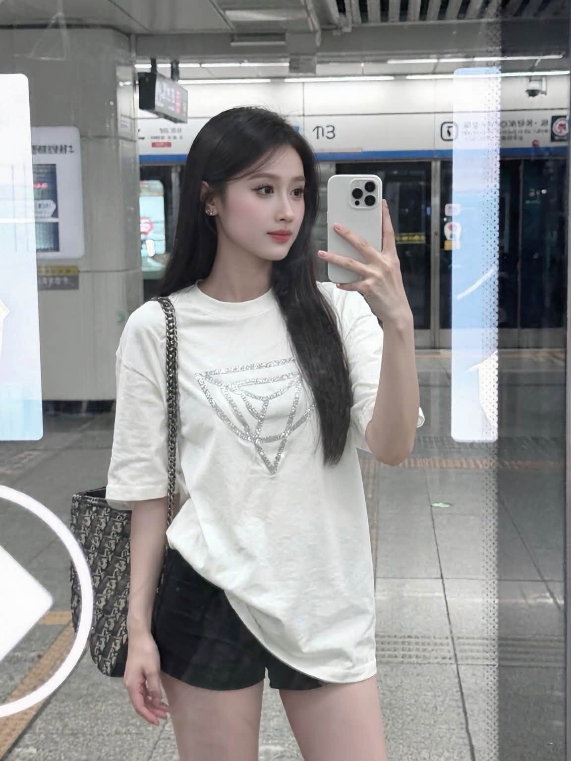 Duy&ecirc;n nguyễn t&aacute;i xuất tại sự kiện thời trang TP . HCM sau 3 th&aacute;ng chia tay chồng Campuchia - Ảnh 5.