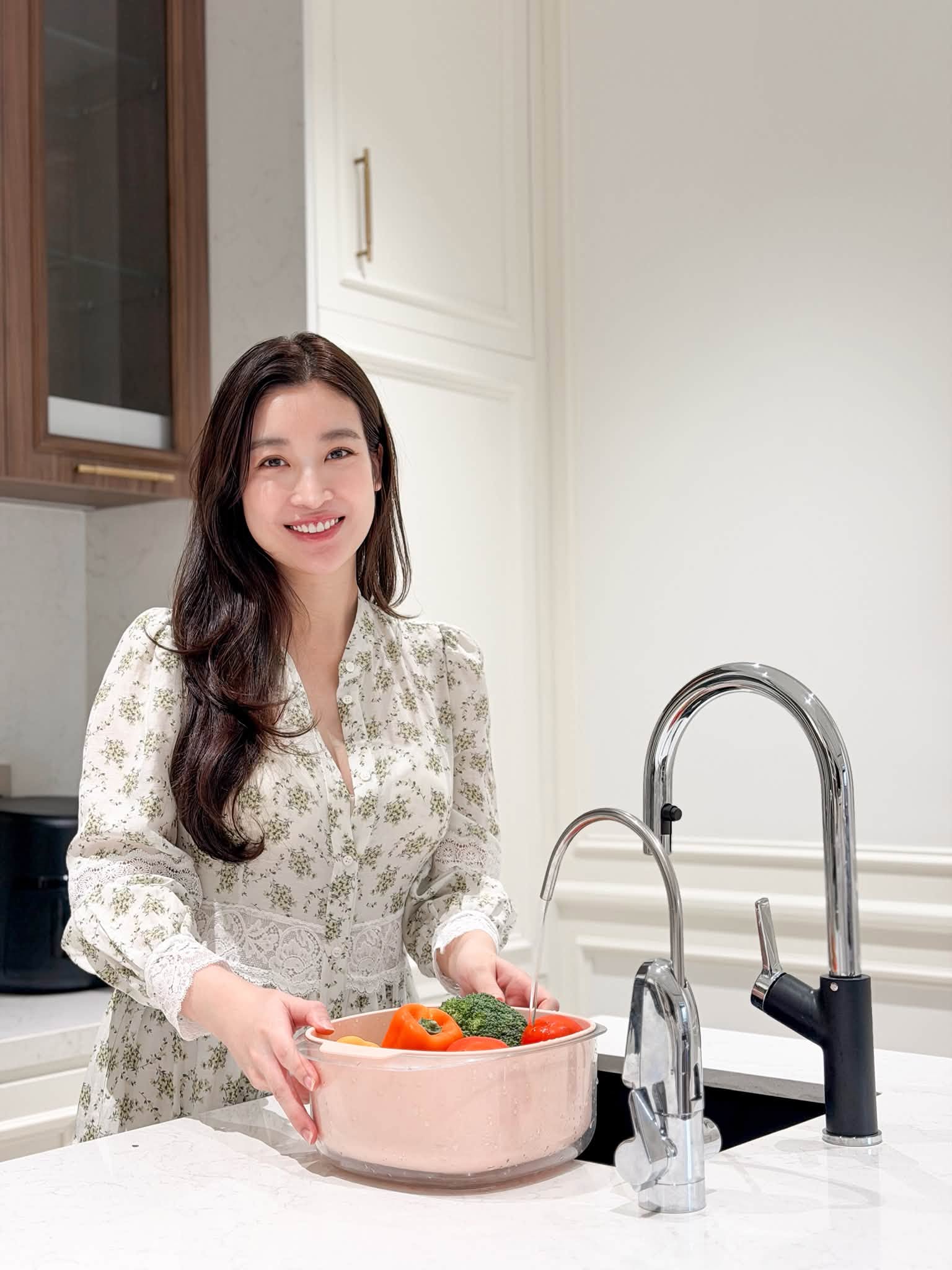 Đỗ Mỹ Linh khoe không gian sống mới , nhan sắc dâu hào môn khiến cư dân mạng ngỡ ngàng - Ảnh 1. Đỗ Mỹ Linh khoe không gian sống mới , nhan sắc dâu hào môn khiến cư dân mạng ngỡ ngàng - Ảnh 1.
