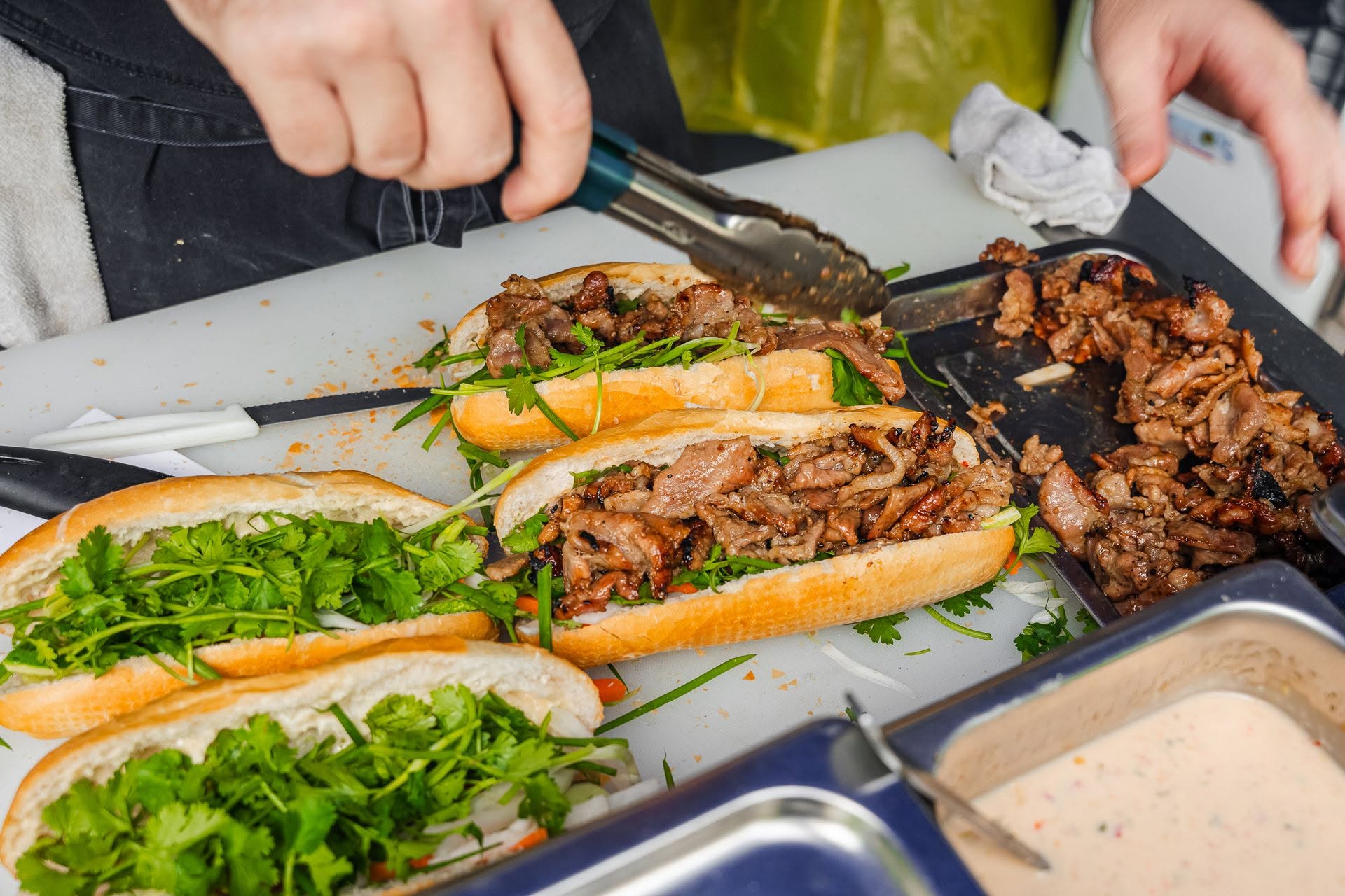 B&aacute;nh m&igrave; Chad Kubanoff ở tp . Hcm: H&agrave;nh tr&igrave;nh từ đầu bếp Mỹ đến m&oacute;n ăn nổi tiếng - Ảnh 14.