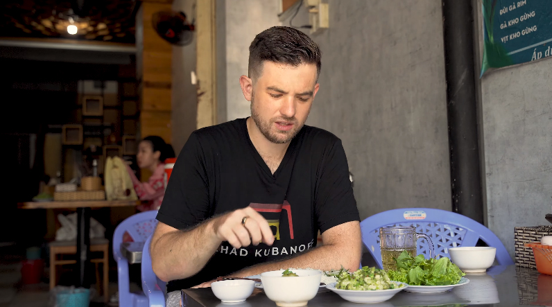 B&aacute;nh m&igrave; Chad Kubanoff ở tp . Hcm: H&agrave;nh tr&igrave;nh từ đầu bếp Mỹ đến m&oacute;n ăn nổi tiếng - Ảnh 15.