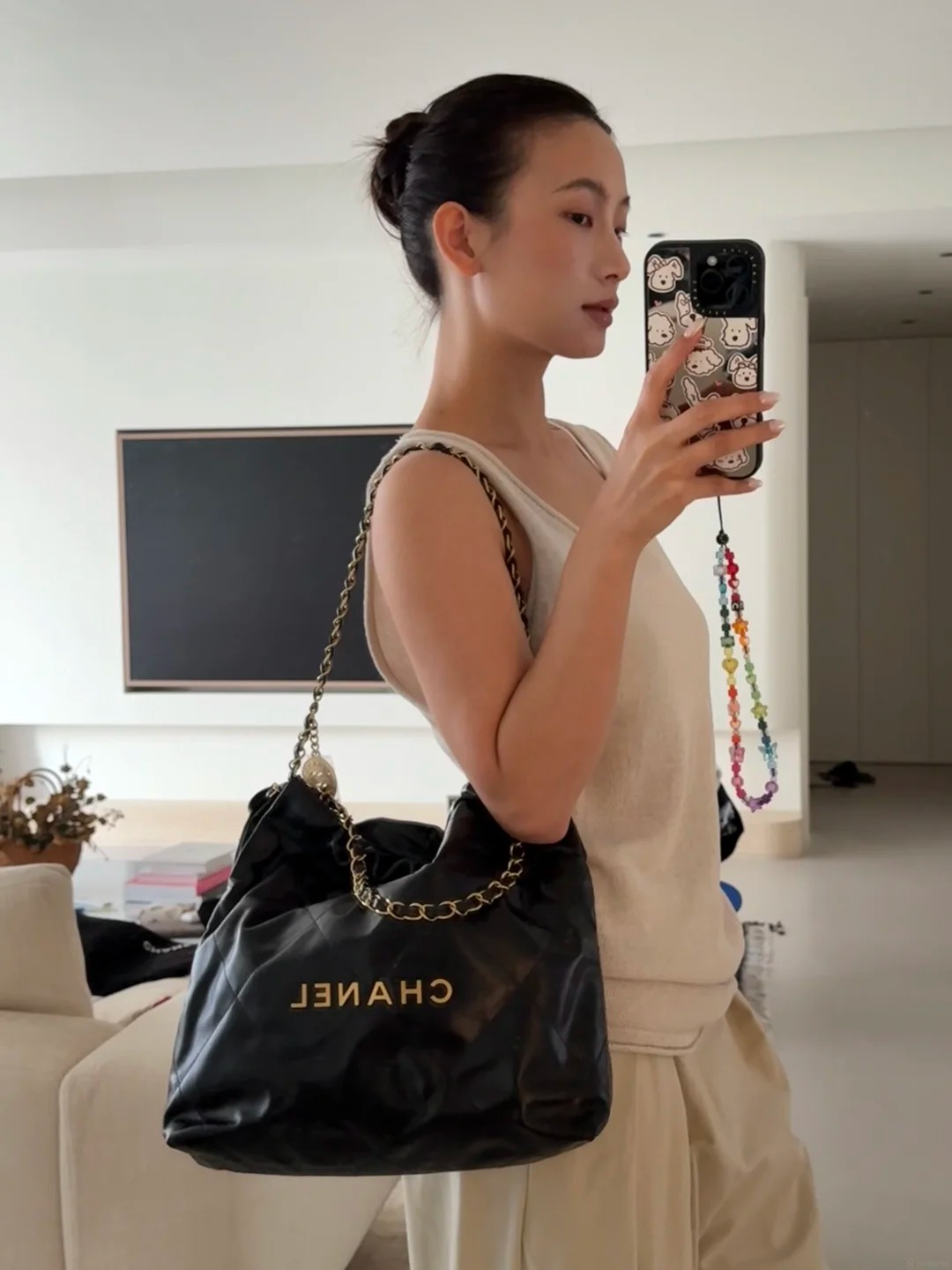 Từ Chanel đến Miu Miu: 5 mẫu t&uacute;i x&aacute;ch được xem l&agrave; khoản đầu tư đ&aacute;ng gi&aacute; nhất - Ảnh 3.