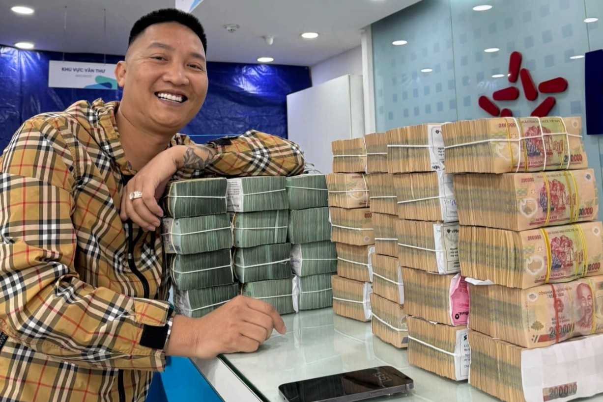 Huấn Hoa Hồng v&agrave; cuộc sống xa hoa: T&agrave;i sản trăm tỷ đồng v&agrave; Hệ sinh th&aacute;i kinh doanh - Ảnh 4.