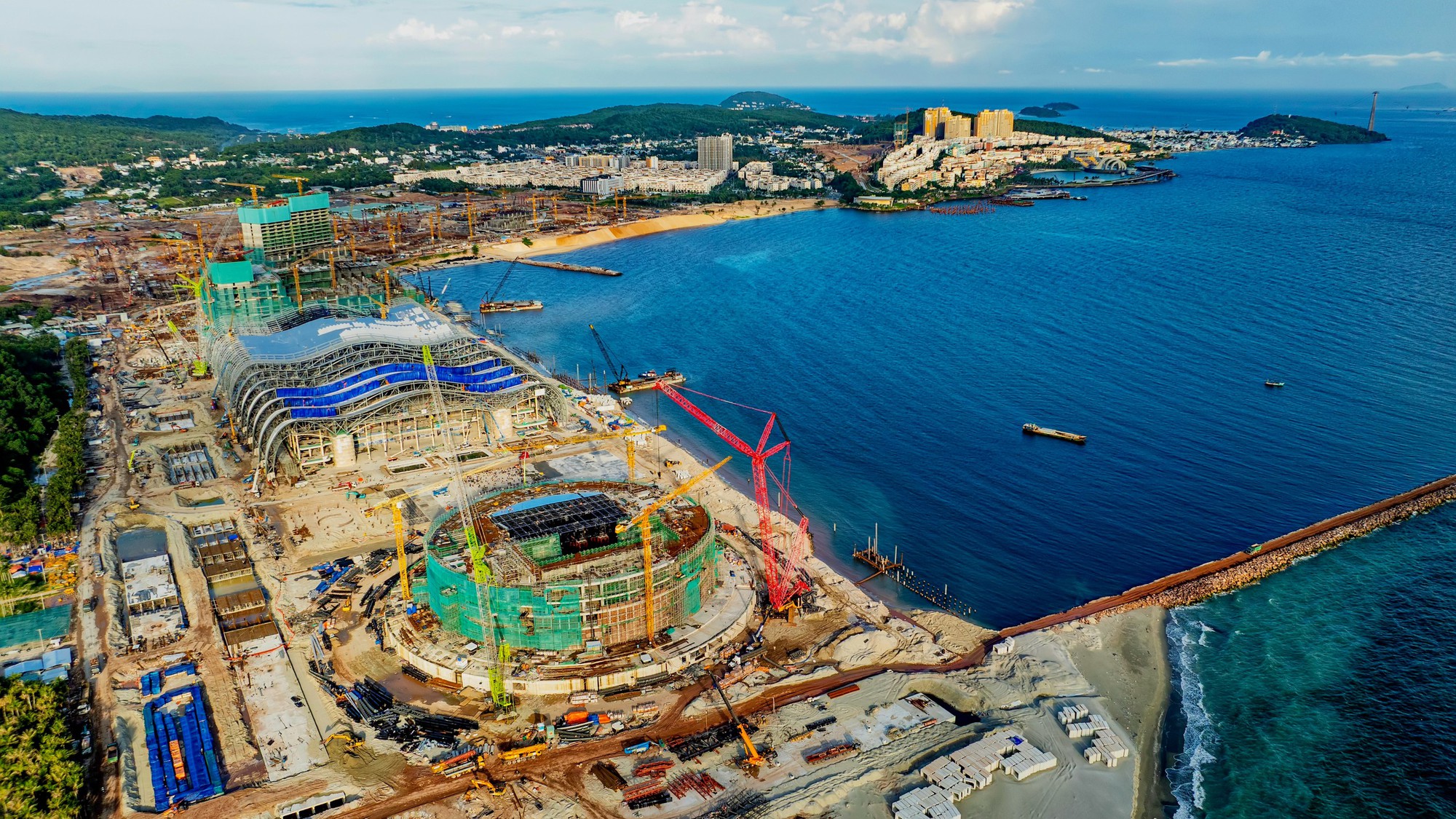 Những h&igrave;nh ảnh ấn tượng Trung t&acirc;m Hội nghị APEC tại Ph&uacute; Quốc năm 2026 - Ảnh 1.