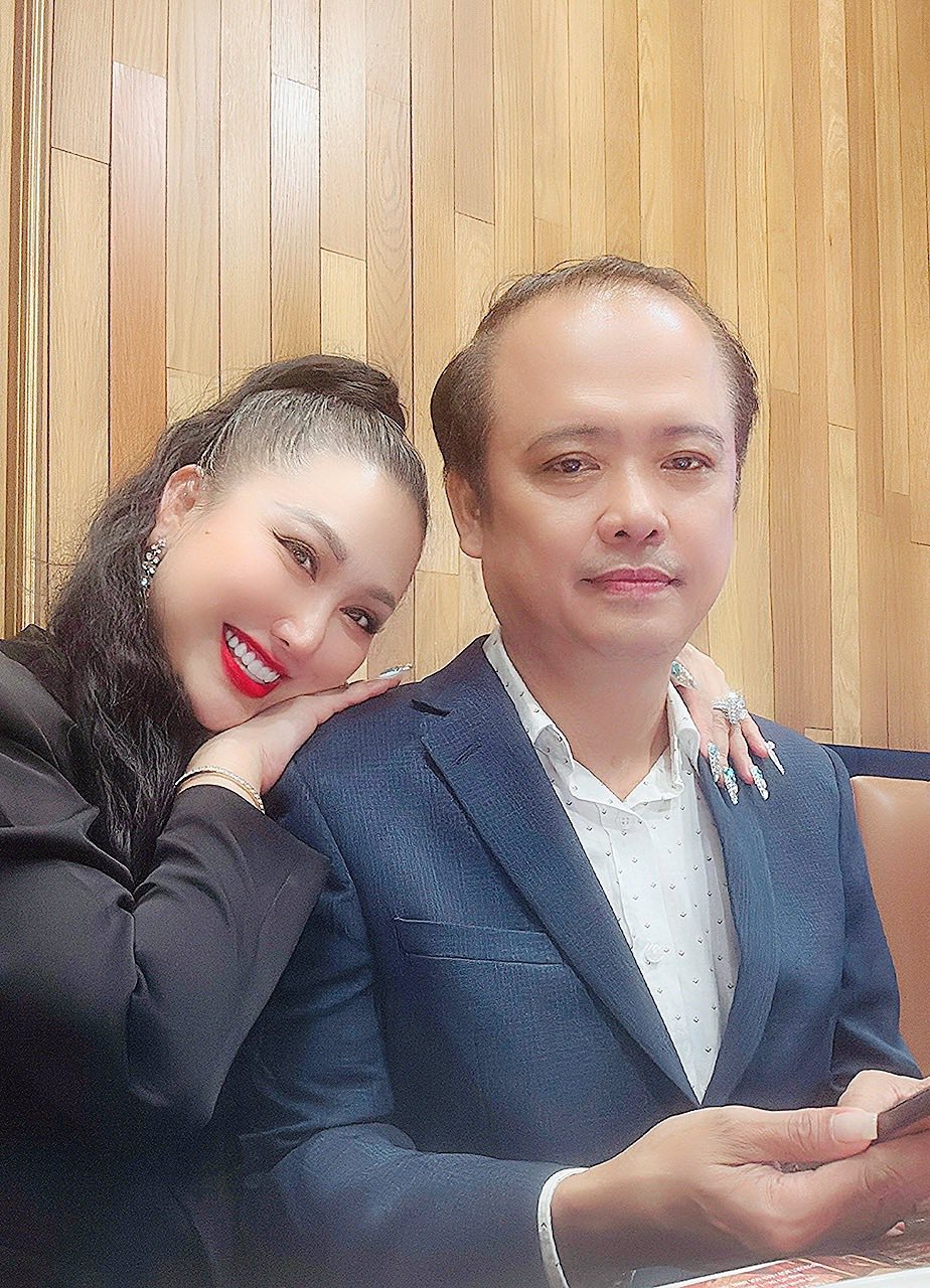 Mẹ đơn th&acirc;n l&agrave; Ph&oacute; viện trưởng được đại gia miền T&acirc;y U60 y&ecirc;u say đắm: Chiều chuộng như 