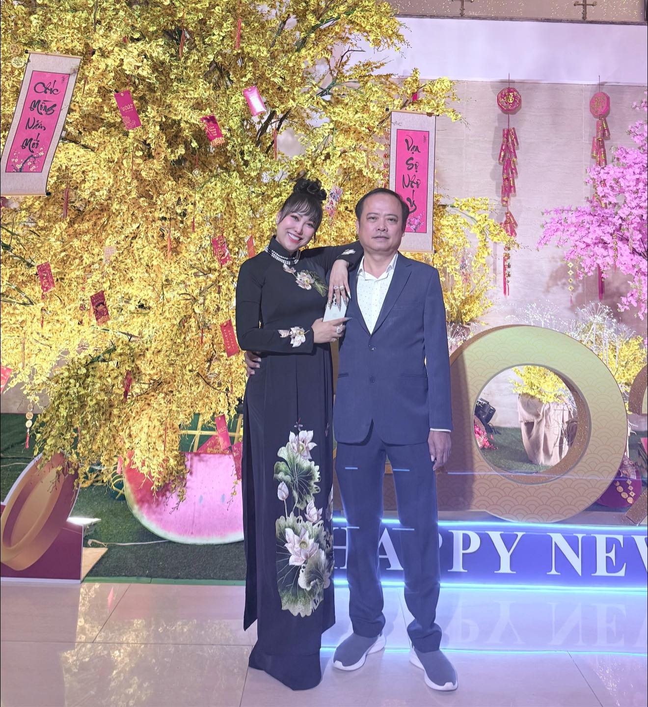 Mẹ đơn th&acirc;n l&agrave; Ph&oacute; viện trưởng được đại gia miền T&acirc;y U60 y&ecirc;u say đắm: Chiều chuộng như 