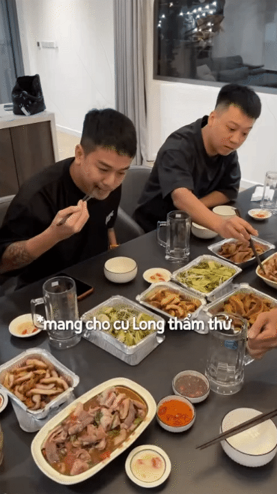 Mẹ 4 con triệu view nửa đ&ecirc;m phải thốt l&ecirc;n 