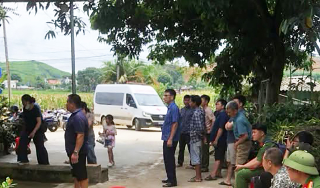 Thanh h&oacute;a: Vợ chồng tử vong thương t&acirc;m do điện giật khi dọn bể c&aacute; - Ảnh 1.