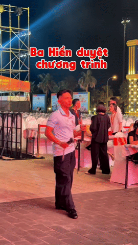 Phan Hiển chăm s&oacute;c con g&aacute;i ốm Giữa lịch thi đấu: Khoảnh khắc đầy cảm x&uacute;c Giữa bố v&agrave; b&eacute; - Ảnh 1.