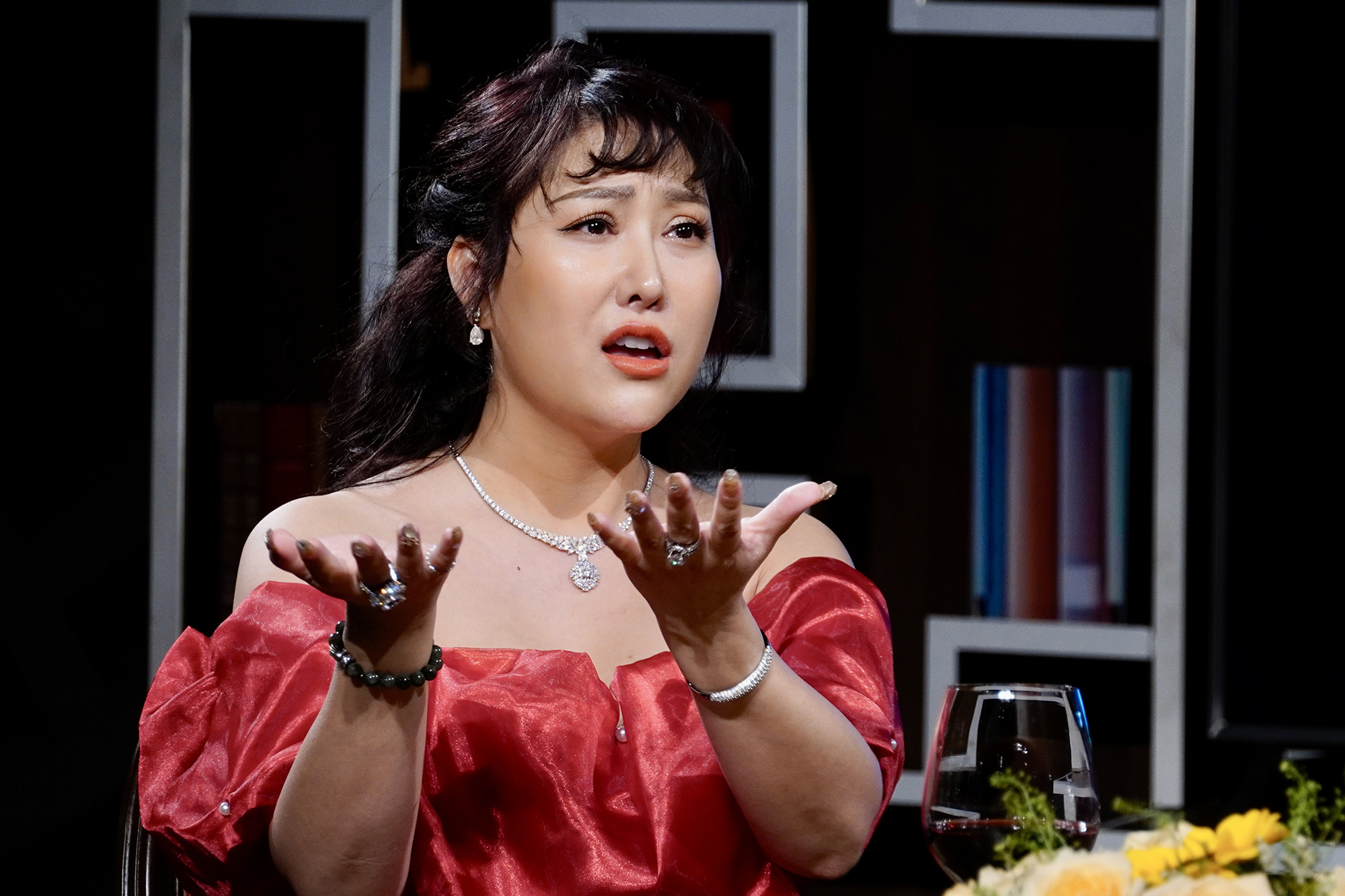 Mẹ đơn th&acirc;n l&agrave; Ph&oacute; viện trưởng được đại gia miền T&acirc;y U60 y&ecirc;u say đắm: Chiều chuộng như 