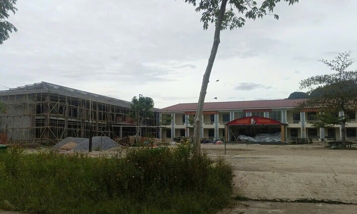 Hiệu trưởng Tham gia đường d&acirc;y c&aacute; độ b&oacute;ng đ&aacute; bị đ&igrave;nh chỉ chức vụ năm 2026 - Ảnh 1.