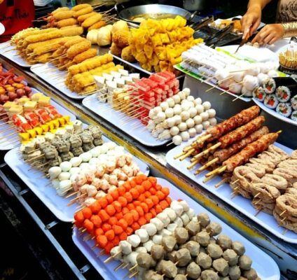 Cảnh báo 3 nhóm thực phẩm cha mẹ nên hạn chế cho con ăn - Ảnh 3.