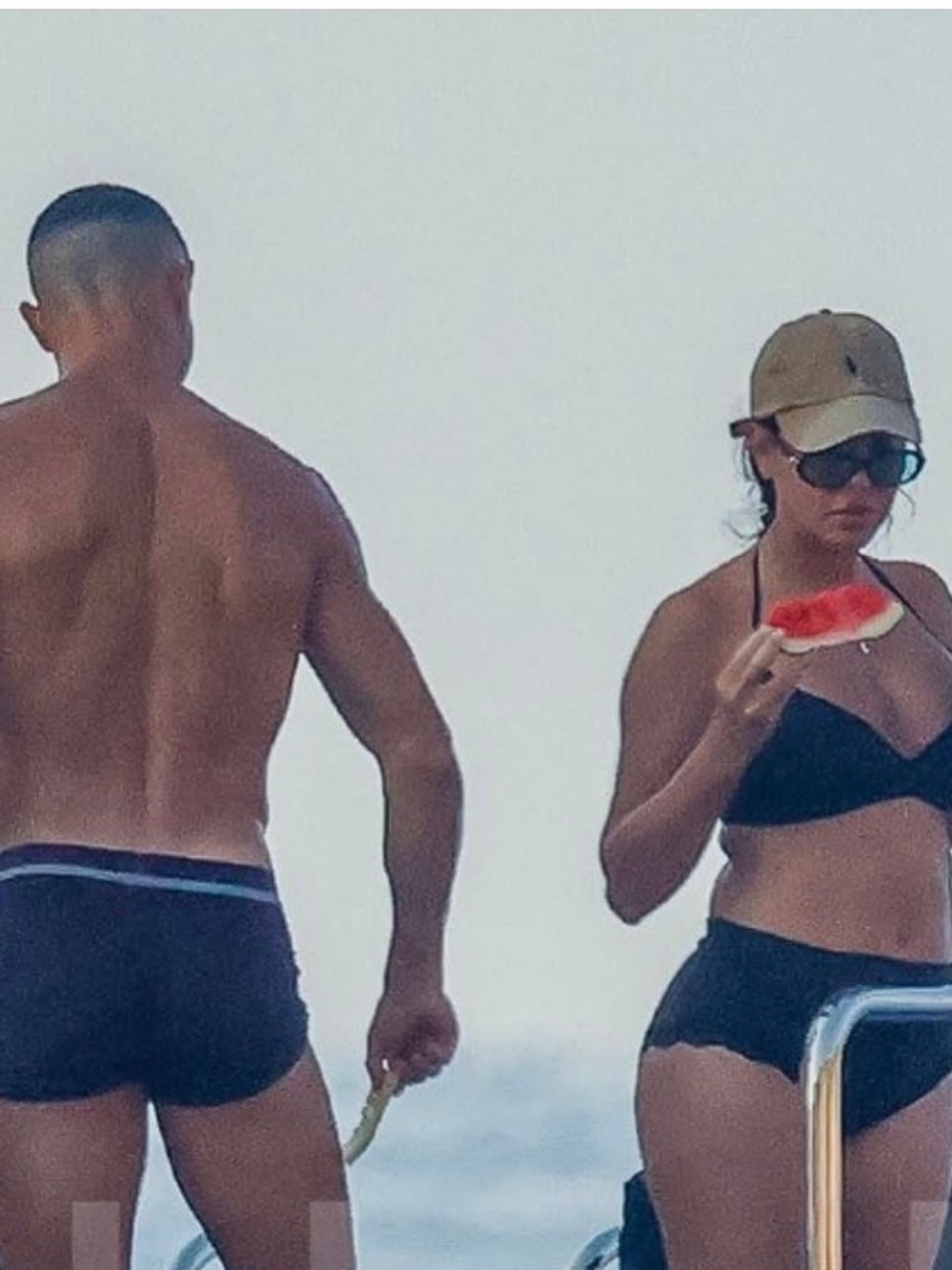 Georgina Rodriguez v&agrave; Ronaldo: Lời động vi&ecirc;n giữa b&atilde;o miệt thị ngọai h&igrave;nh năm 2026 - Ảnh 2.